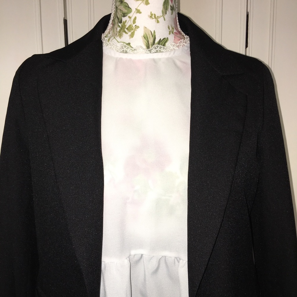 Black Buttoned Suits Jacket - Picture 4 of 5